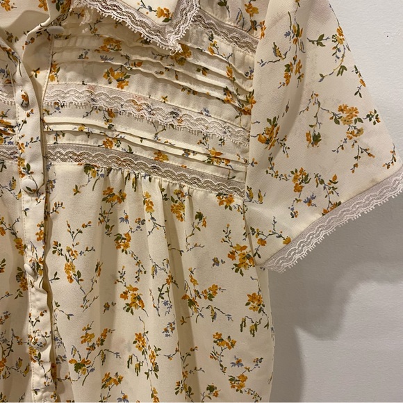 Floral blouse - Picture 3 of 12